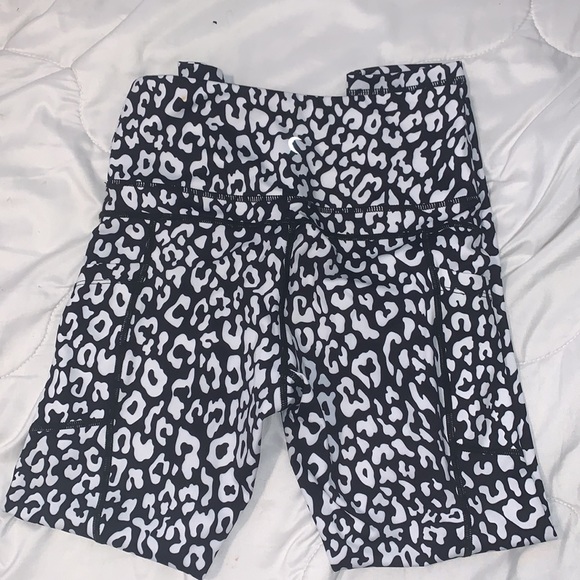 Black and white leopard zyia leggings - Picture 3 of 5
